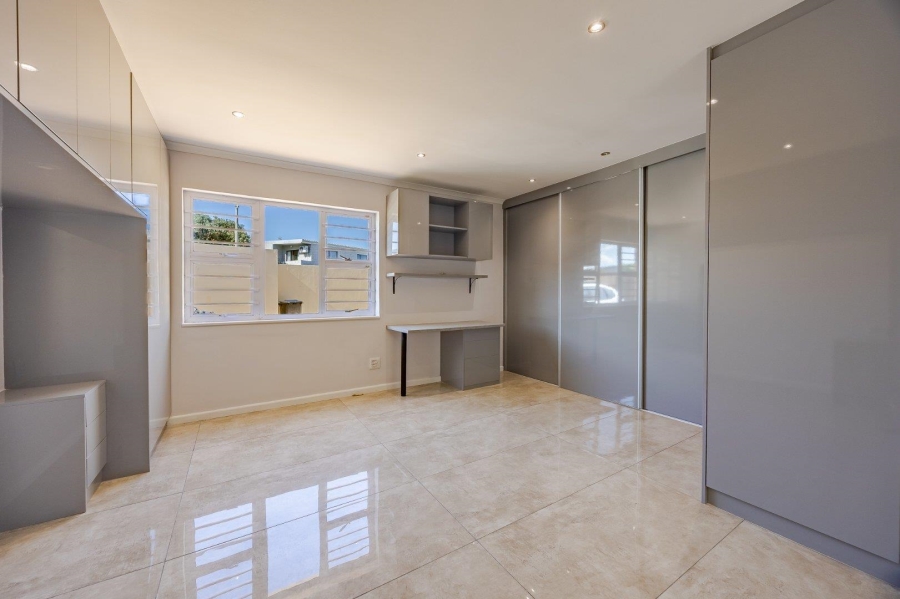 4 Bedroom Property for Sale in Zeekoevlei Western Cape